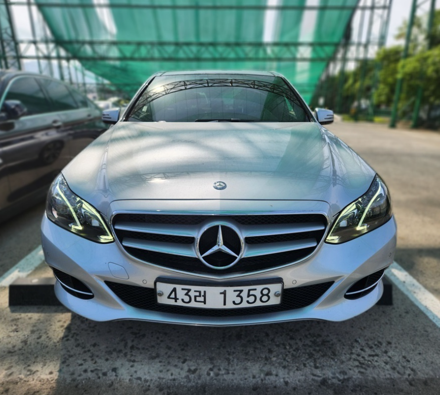 BENZ E300 SELVER